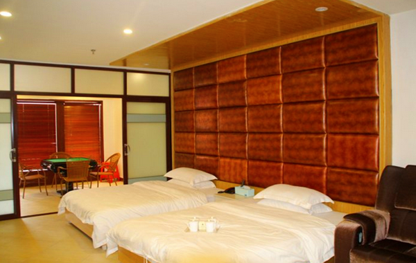 尚品61休闲韶关丹霞山长老峰阳元石石斛养生鸡宴石头猪宴纯玩2天